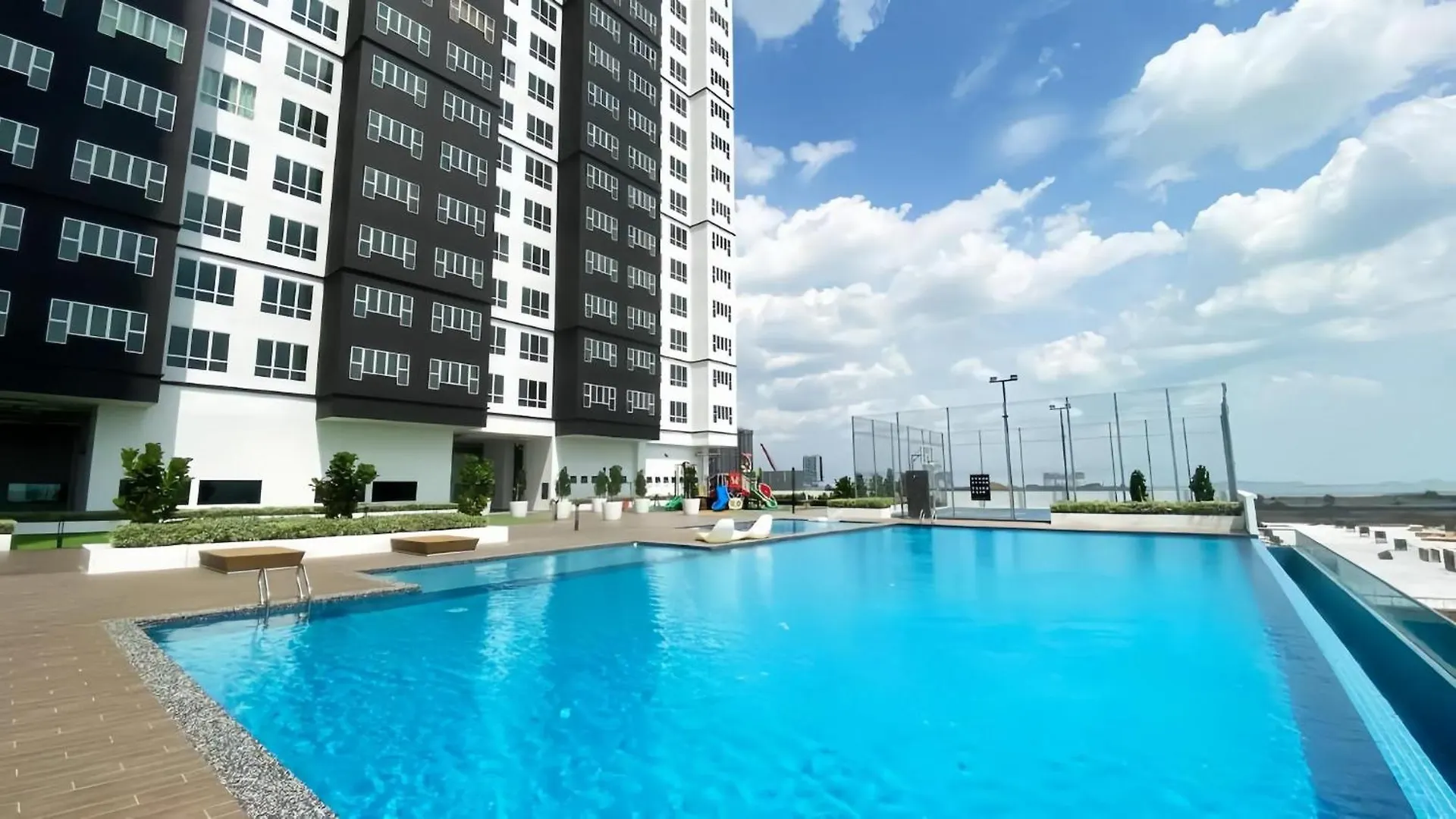 Bites The Dust Seaview Apartment Amber Cove 3318 Malacca